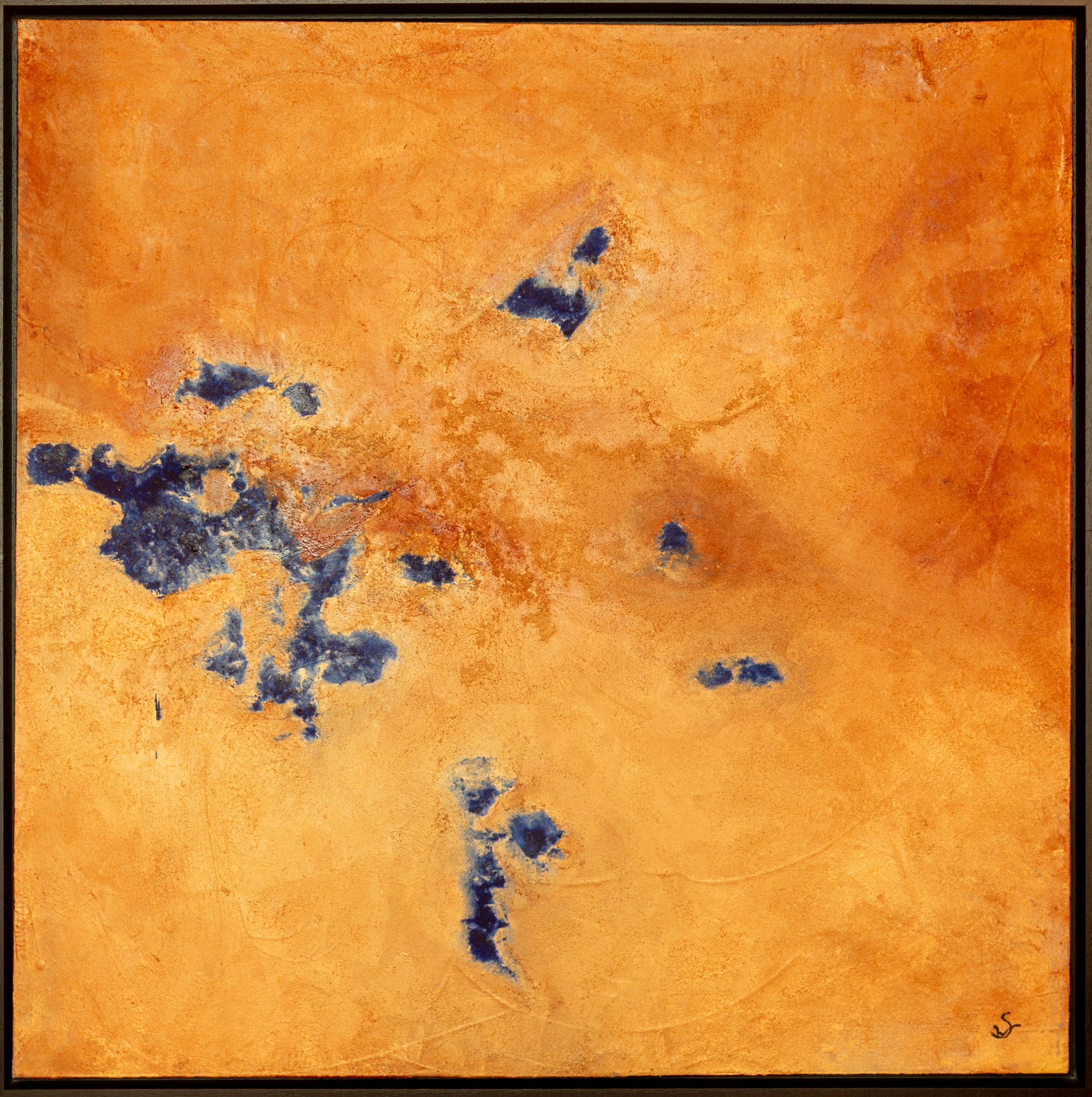 Luipaard, a painting with dark blue traces on a warm orange ground, in a black frame.